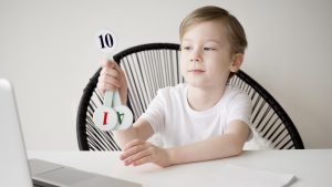 Comment aider un enfant dysorthographique à progresser à la maison ?