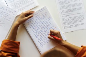Comment adapter les dictées pour un enfant dysorthographique ?