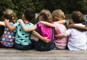Dysorthographie et amitié : pourquoi les enfants dysorthographiques sont souvent d’excellents amis ?