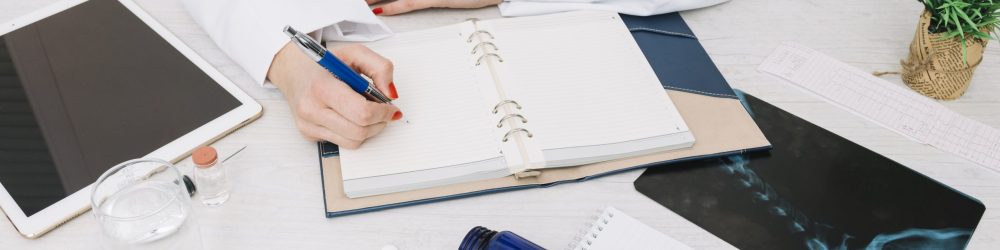 Accompagnement médical : comprendre le rôle des professionnels face à la dysorthographie